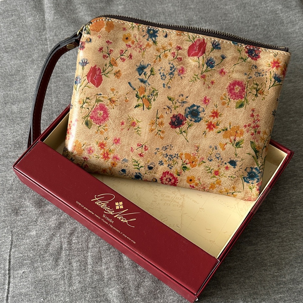 Floral Patterned Wristlet